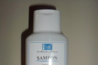 Recenzie: Șampon pentru păr gras cu extract de urzică de la TIS